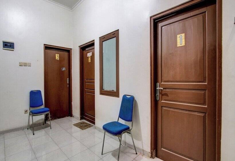 Отель Griya Dias Syariah By Oyo