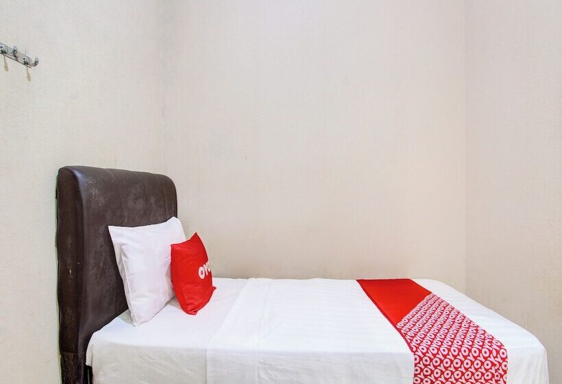 Отель Griya Dias Syariah By Oyo