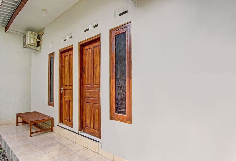 Отель Guest House Inayah Syariah By Oyo