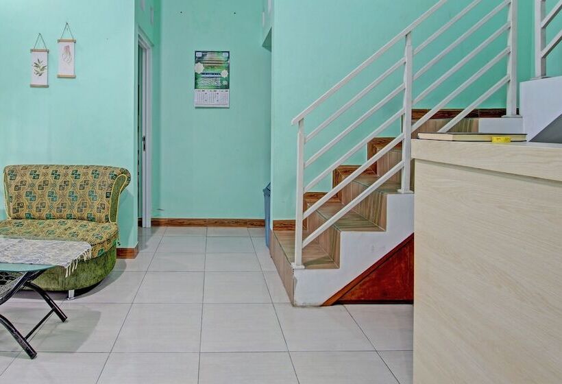 Отель Guest House Inayah Syariah By Oyo