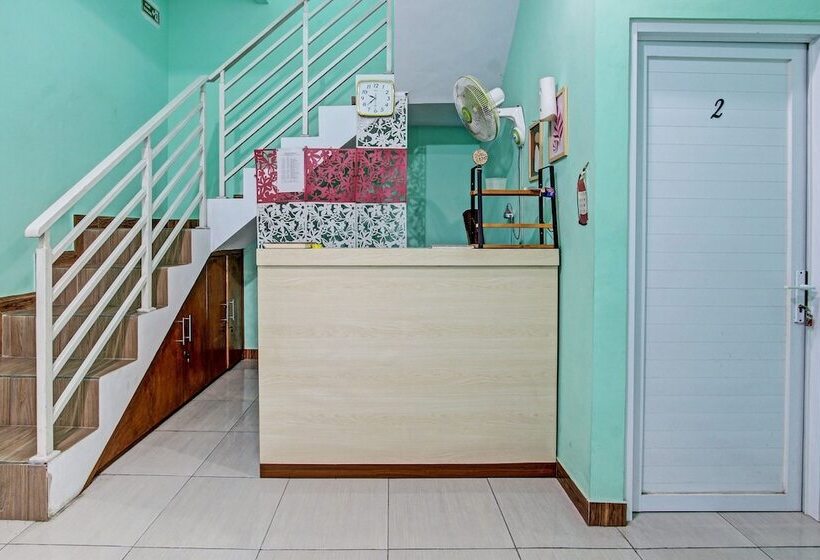 Отель Guest House Inayah Syariah By Oyo