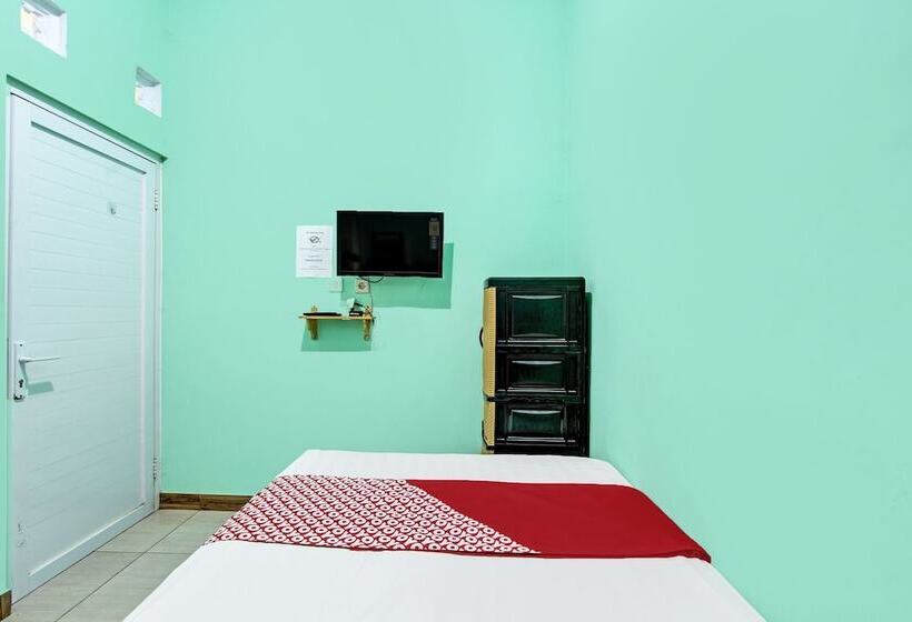 Отель Guest House Inayah Syariah By Oyo