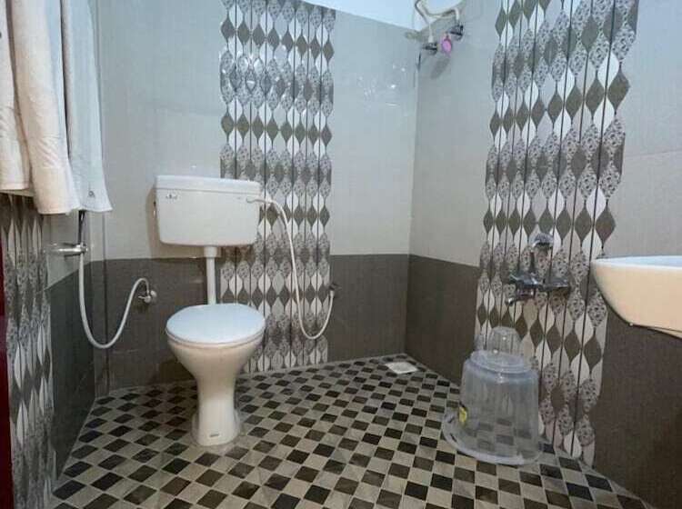 Отель Hilltop Residency