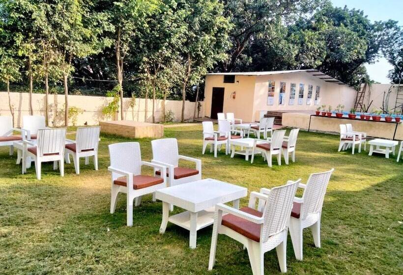 בית מלון כפרי Holiday Highlights By Dvm India