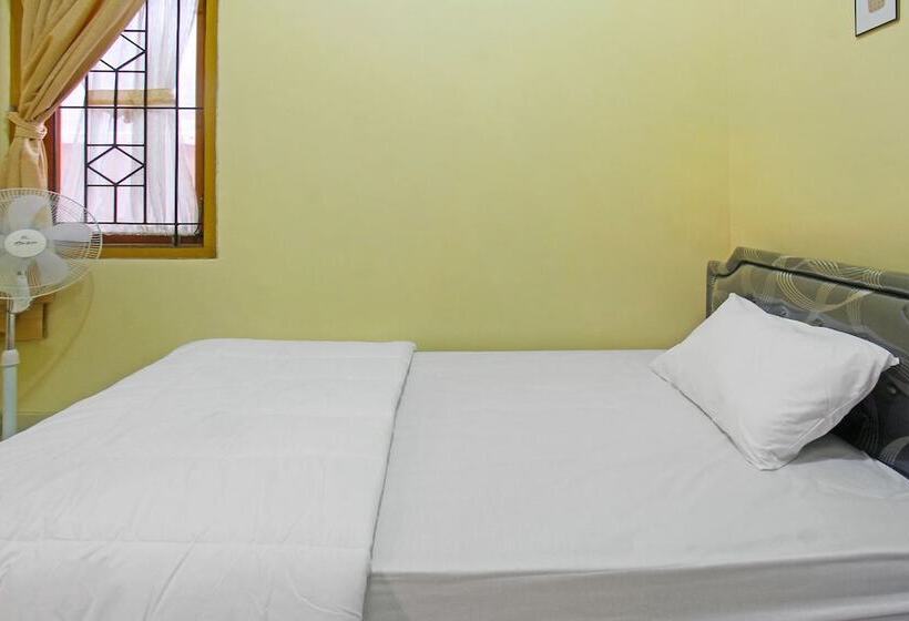 Отель Kemuning Guesthouse By Oyo