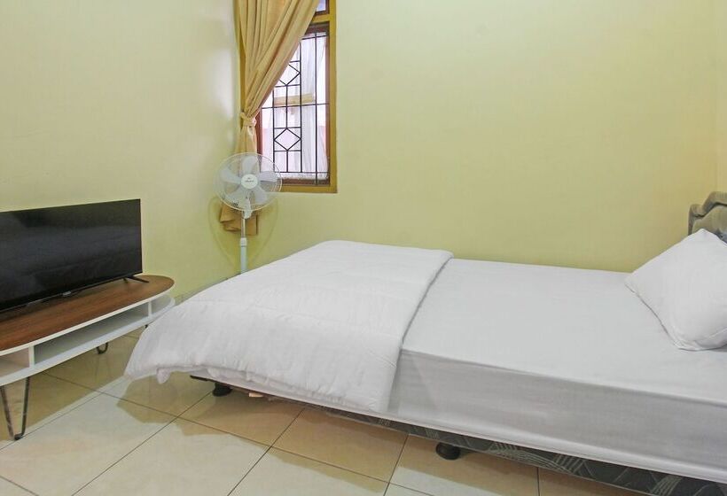 Отель Kemuning Guesthouse By Oyo