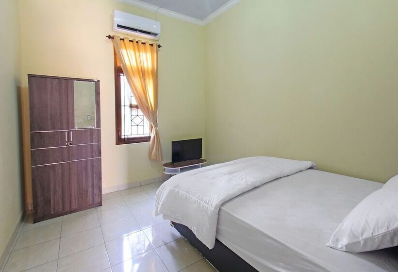 هتل Kemuning Guesthouse By Oyo