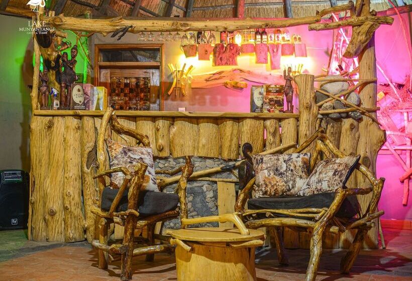 هتل Lake Munyanyange Caves Lodge