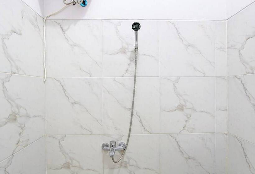 فندق Lanaya Guesthouse By Oyo