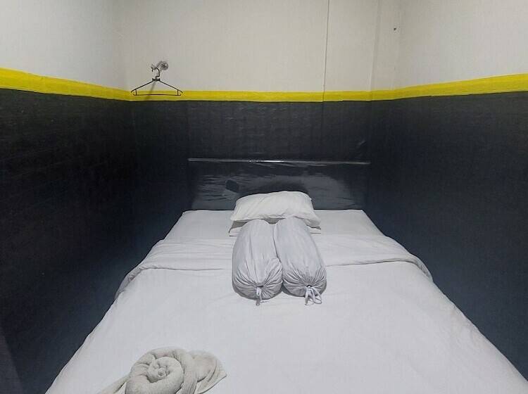 בית מלון כפרי Mahendra Homestay By Oyo