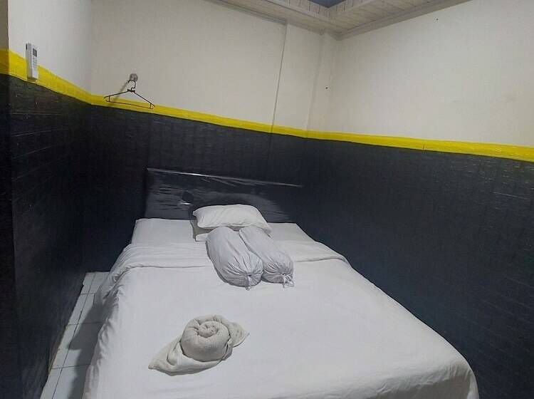 בית מלון כפרי Mahendra Homestay By Oyo