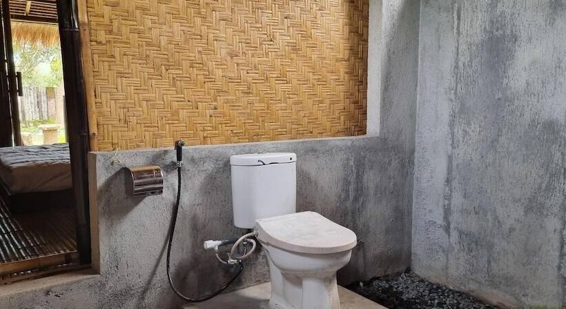 בית מלון כפרי Mahkota Atia Bungallow