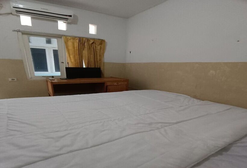 فندق Merah House By Oyo