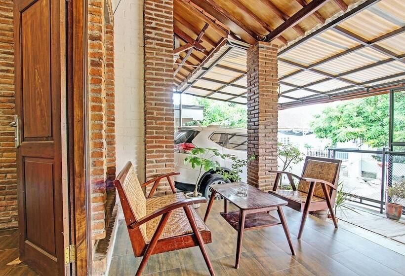 בית מלון כפרי Ndalem Pusponyidro By Reddoorz