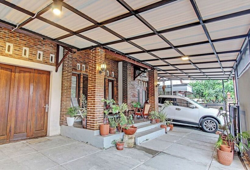 בית מלון כפרי Ndalem Pusponyidro By Reddoorz