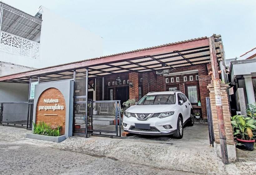 בית מלון כפרי Ndalem Pusponyidro By Reddoorz