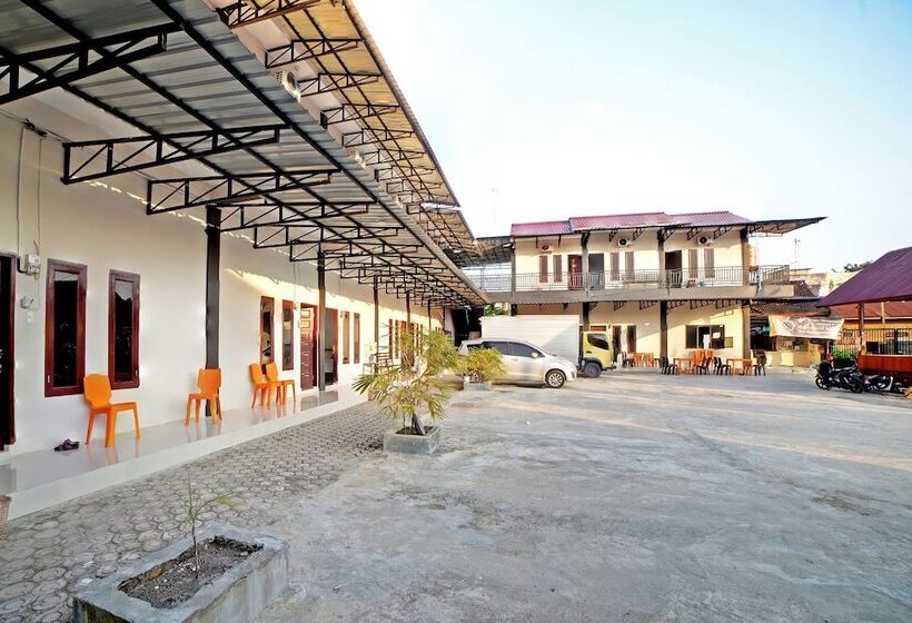 בית מלון כפרי Oyo 90618 Hanania House Syariah