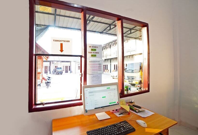 בית מלון כפרי Oyo 90618 Hanania House Syariah