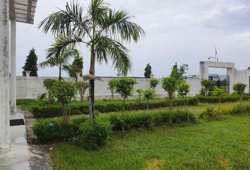 Отель Oyo A P Guest House