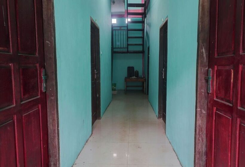 בית מלון כפרי Rania Kost Simpang Rimbo By Oyo