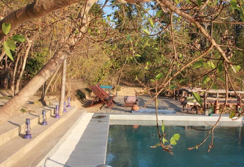 בית מלון כפרי Saccharum Safari Lodge