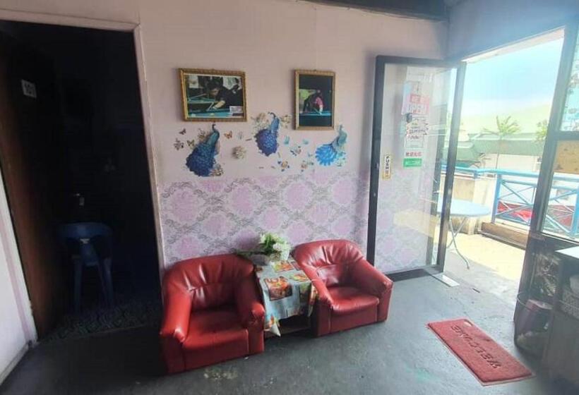 فندق Spot On 90836 Penginapan Almera