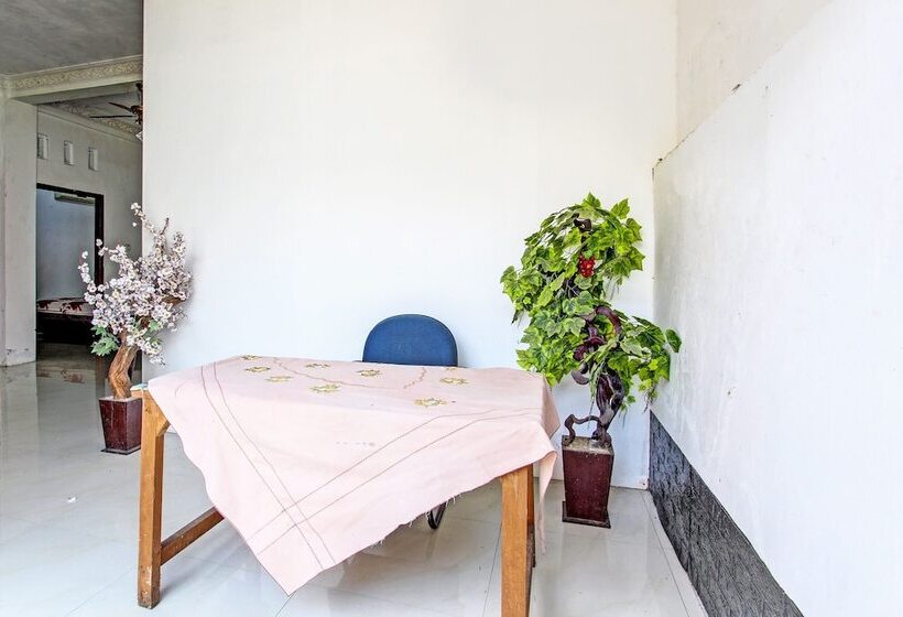 酒店 Spot On 92156 Adinda Kost