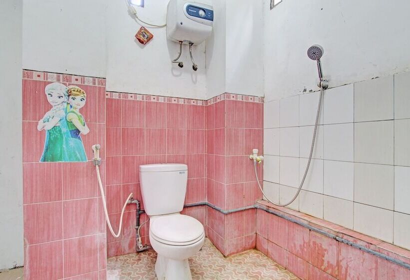 酒店 Spot On 92156 Adinda Kost