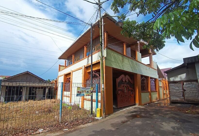 ホテル Spot On 92458 Azeela Kost Syariah