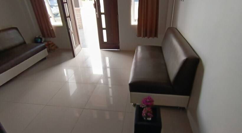 هتل Spot On 92458 Azeela Kost Syariah