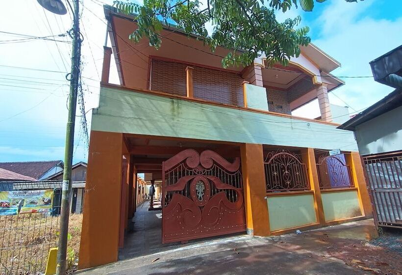 ホテル Spot On 92458 Azeela Kost Syariah