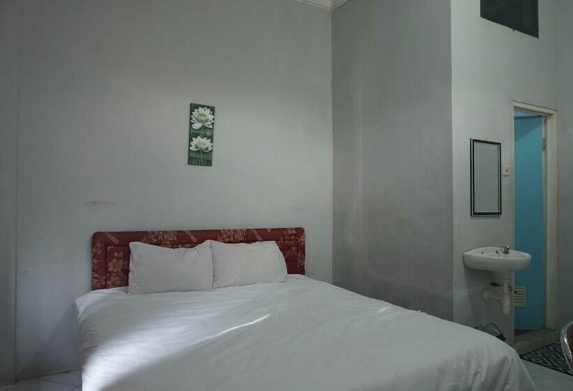 ホテル Spot On 92458 Azeela Kost Syariah