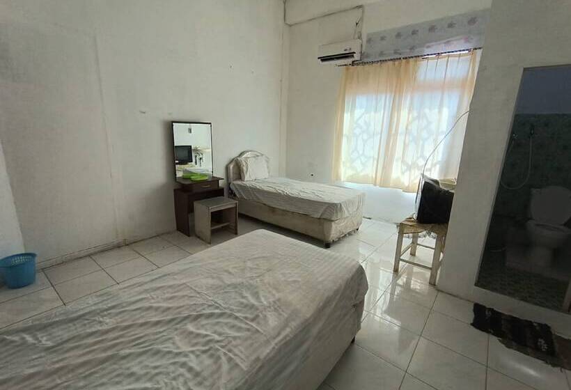 ホテル Spot On 92458 Azeela Kost Syariah