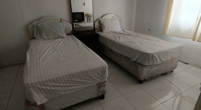 هتل Spot On 92458 Azeela Kost Syariah