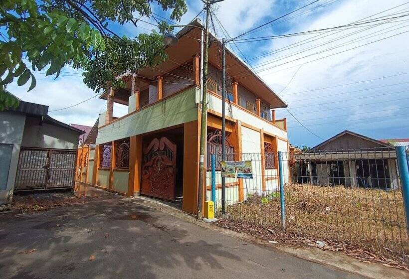 ホテル Spot On 92458 Azeela Kost Syariah