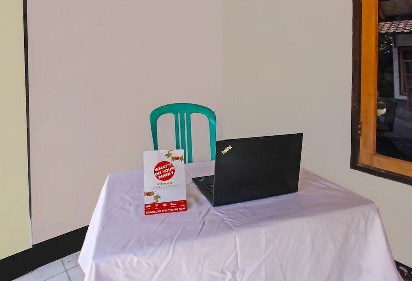 ホテル Spot On 92507 Sukandi Homestay Near The Semeton Homestay