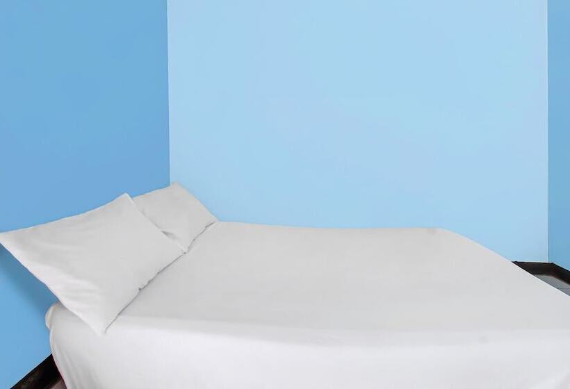 ホテル Spot On 92507 Sukandi Homestay Near The Semeton Homestay