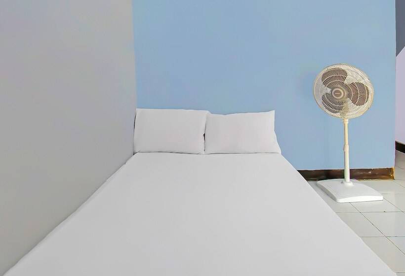 ホテル Spot On 92507 Sukandi Homestay Near The Semeton Homestay