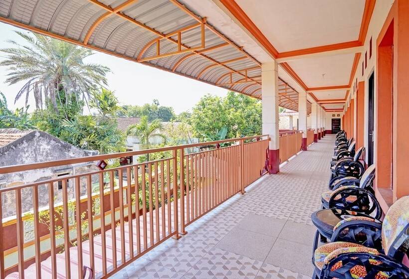 בית מלון כפרי Spot On 92527 Penginapan Kangean Syariahneartaman Merdeka Kalianget
