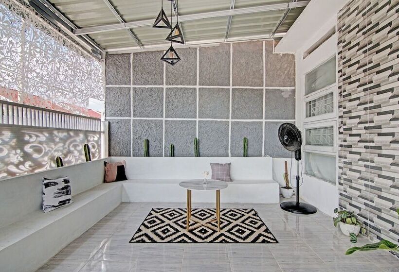 فندق Spot On 92536 Teguh Homestay Syariah