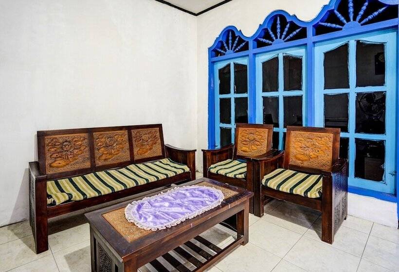 בית מלון כפרי Spot On 92595 Umi Homestay Syariah