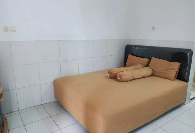 هتل Spot On 92730 Lili Kost Syariahnearketapang Royal City