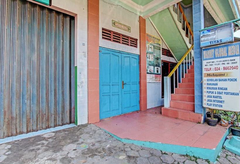 فندق Spot On 92760 Global Media Homestay Syariah