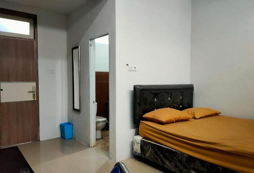 فندق Spot On 92900 Kost 3 Kelor Syariah