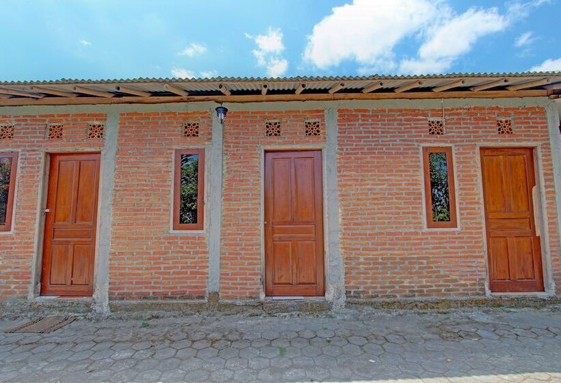 호텔 Spot On 93010 Omah Bareng Syariah