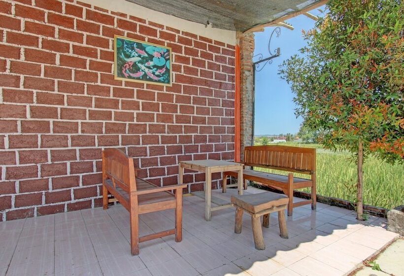 호텔 Spot On 93010 Omah Bareng Syariah