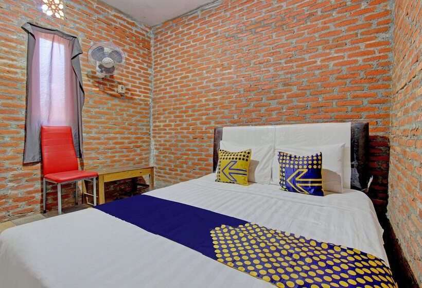 هتل Spot On 93010 Omah Bareng Syariah