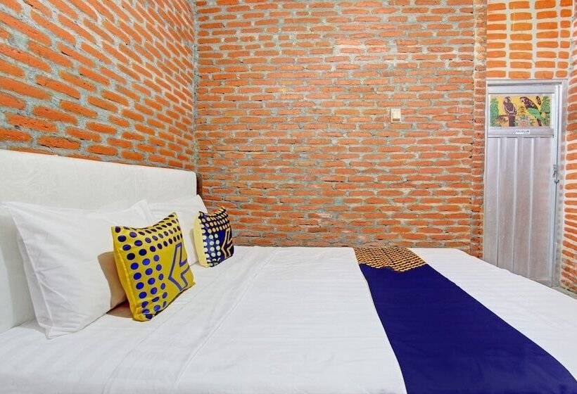 호텔 Spot On 93010 Omah Bareng Syariah