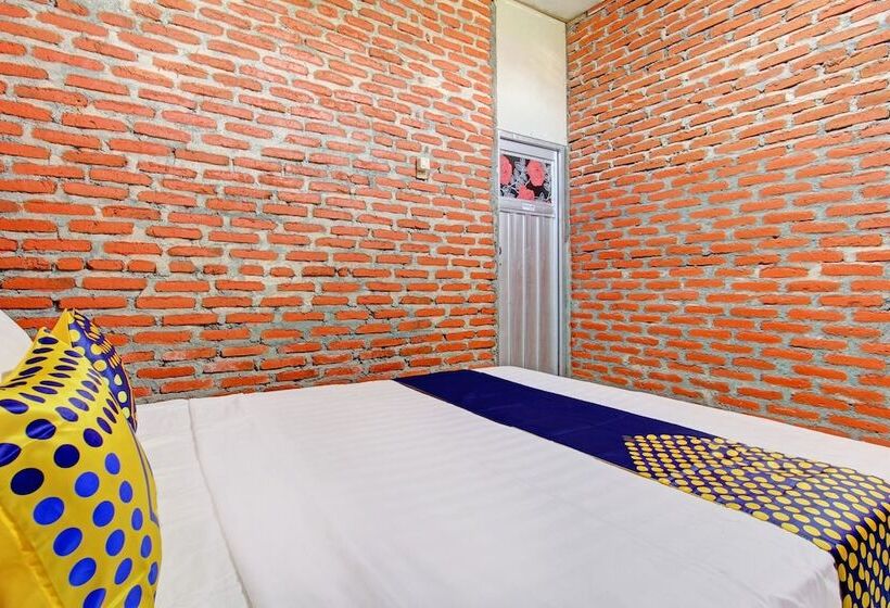 호텔 Spot On 93010 Omah Bareng Syariah