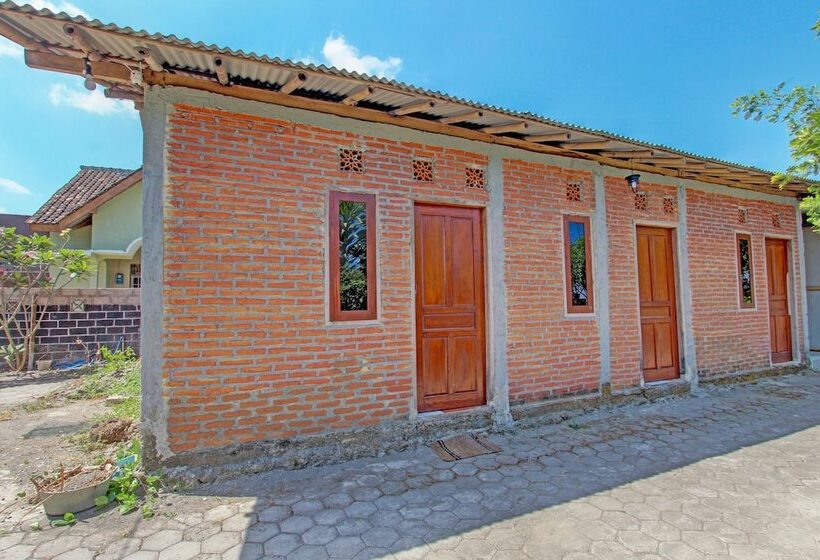 호텔 Spot On 93010 Omah Bareng Syariah